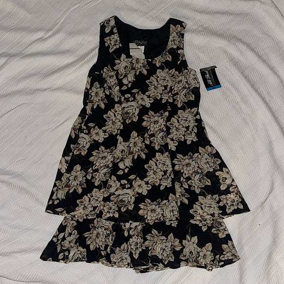 NWT BLACK FLORAL DRESS - Picture 1 of 3